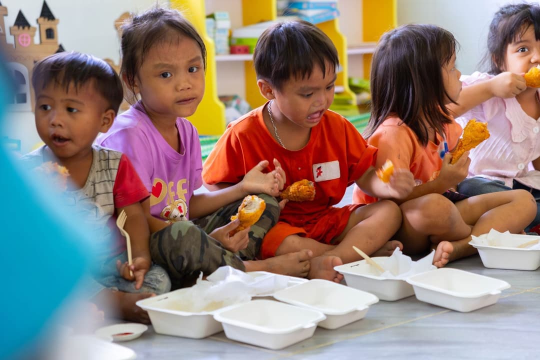 JOURNEY OF LOVE: D-SOFT & SAO MAI CEMENT SHARE OVER 150 GIFTS IN QUANG BINH